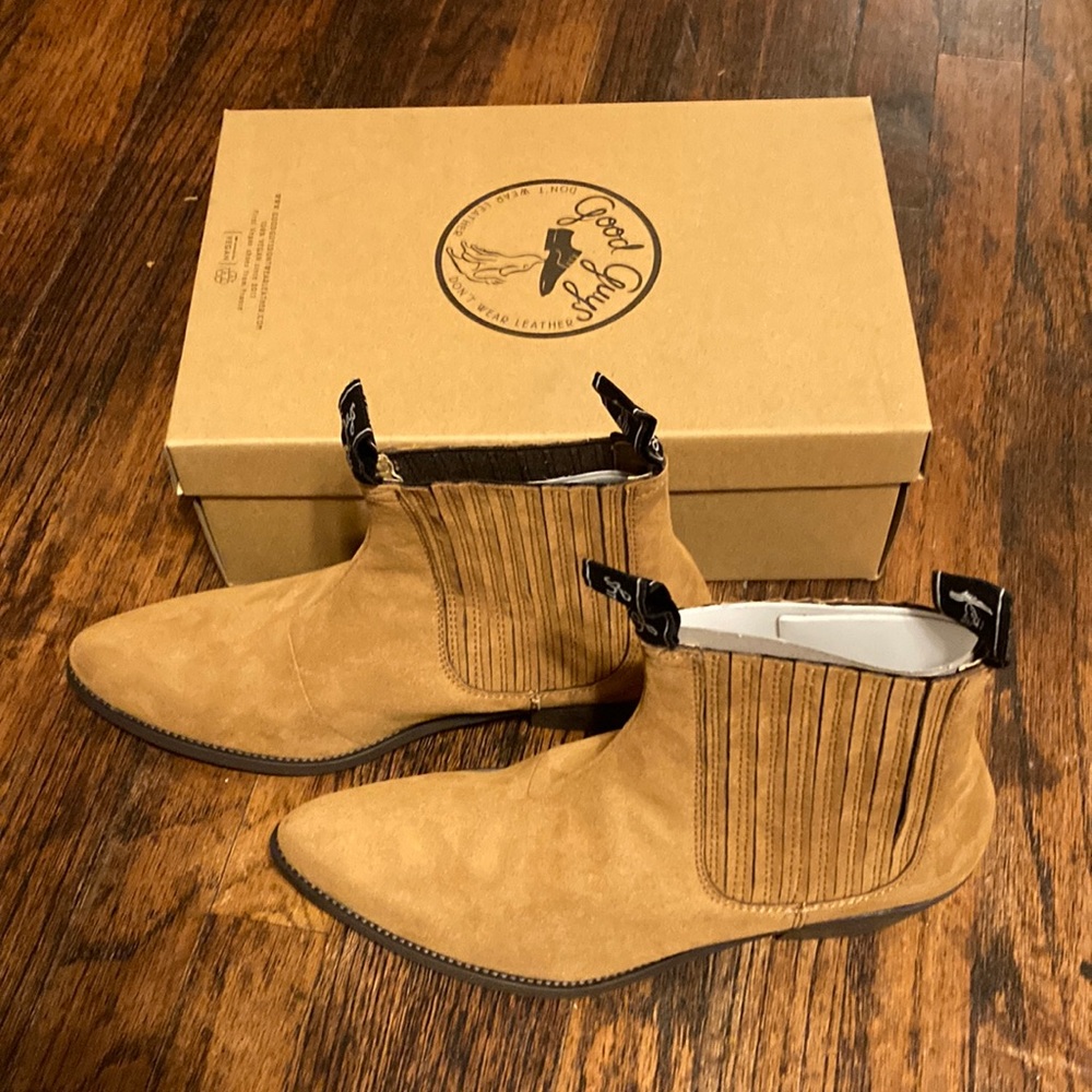 Real Men Don’t Wear Leather Duke Vegan Suede Cowboy Boots in Mustard. 44EU/USM11